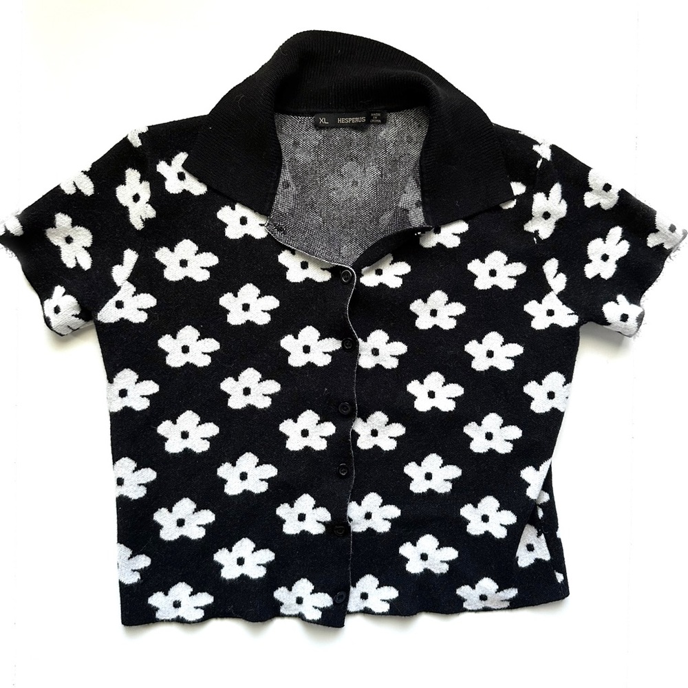 HESPERUS Button Up Knit Top